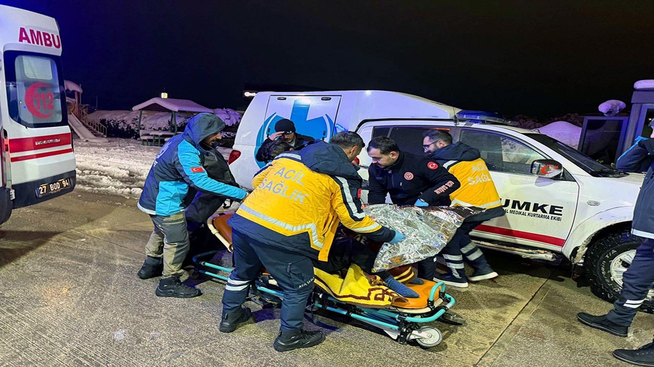 Epilepsi hastası için büyük fedakarlık! Kar engel olunca yürüdüler