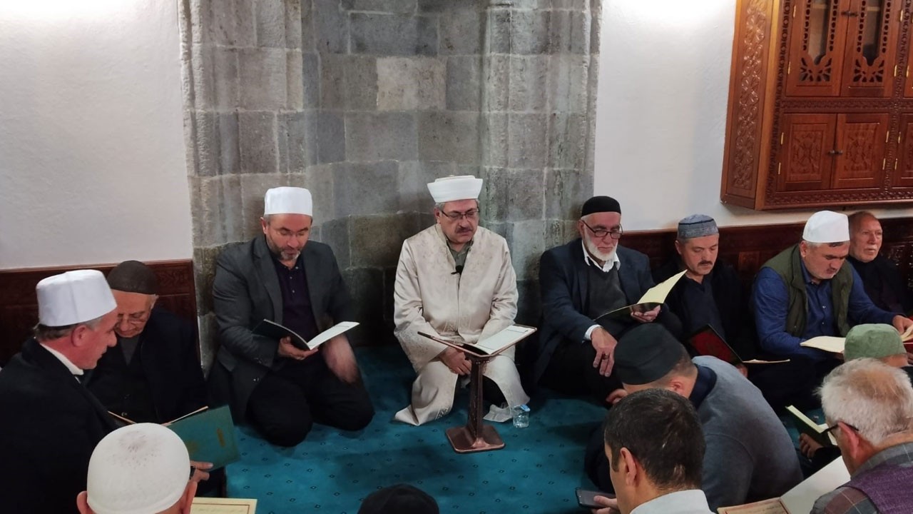 Erzurum’da 5 asırlık 1001 Hatim geleneği sürüyor