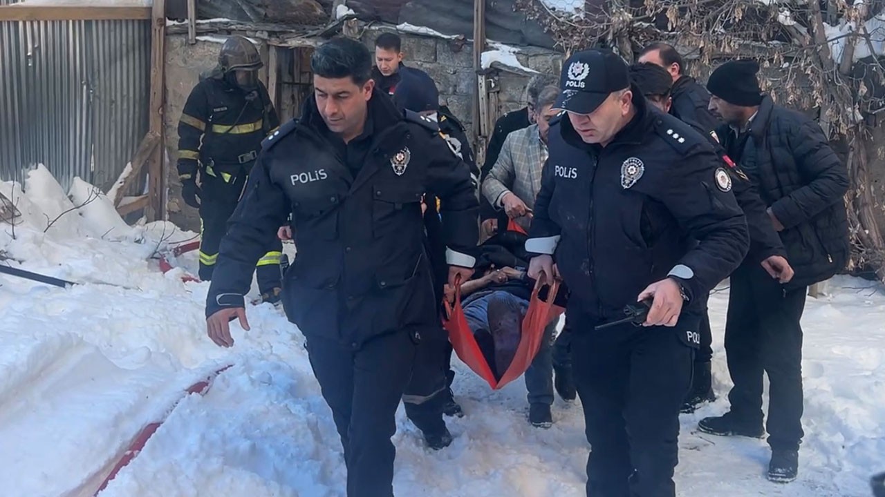 Evde mahsur kaldı, itfaiye son anda kurtardı