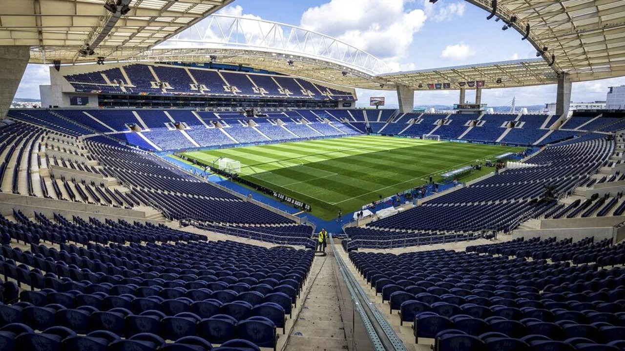 Futbolda dev karaborsa bilet çetesi çökertildi