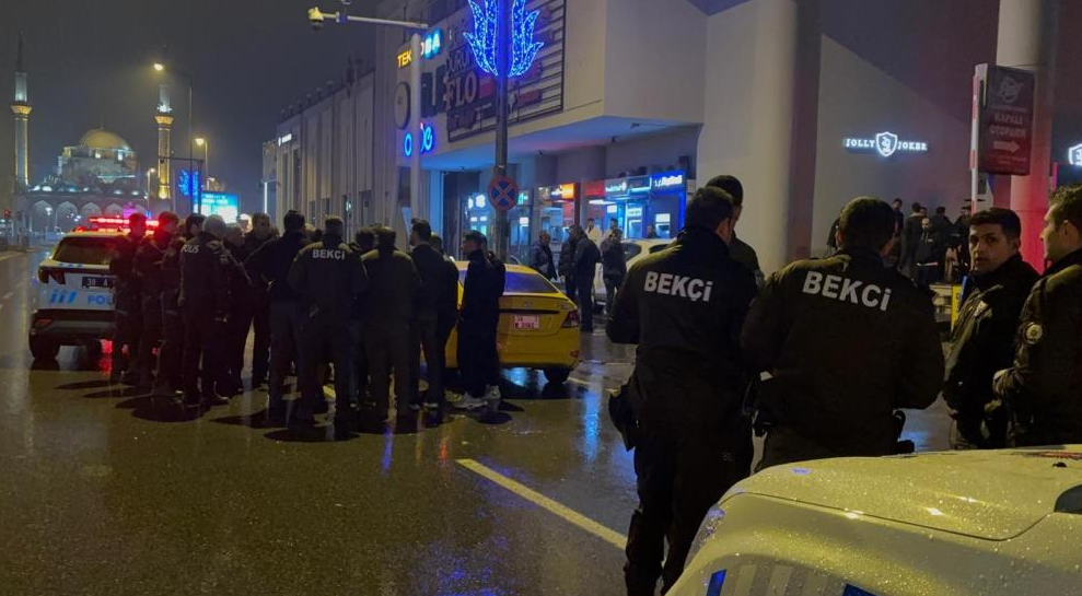 Gece kulübünde çıkan kavga sokakta bitti