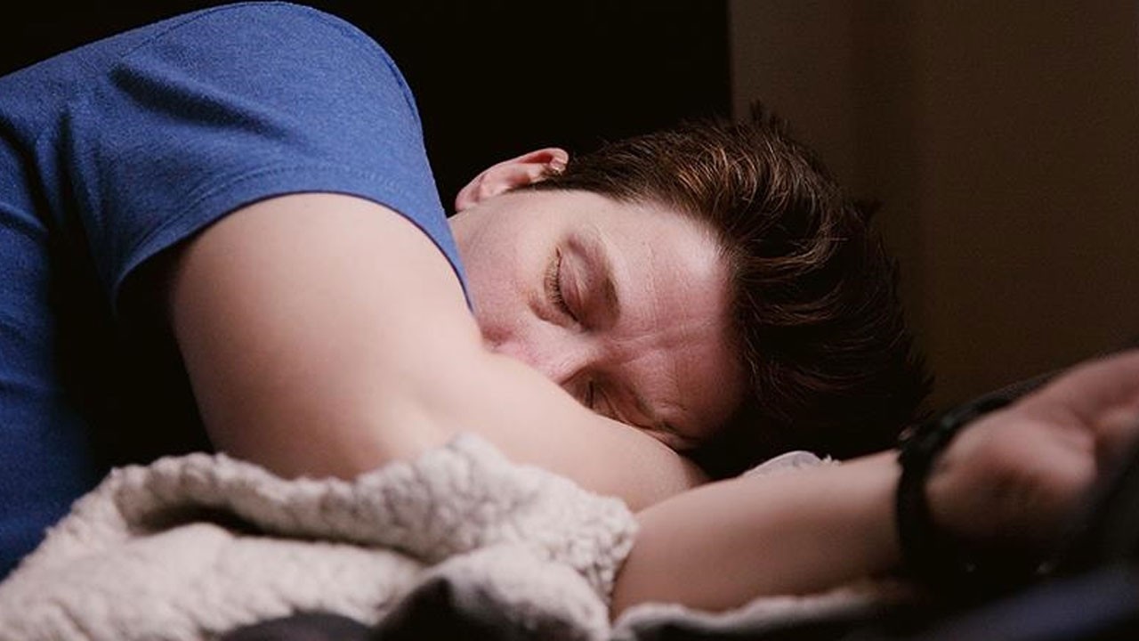 Geceleri uyuyamıyor musunuz? 3 ayı geçtiyse risk düşündüğünüzden büyük