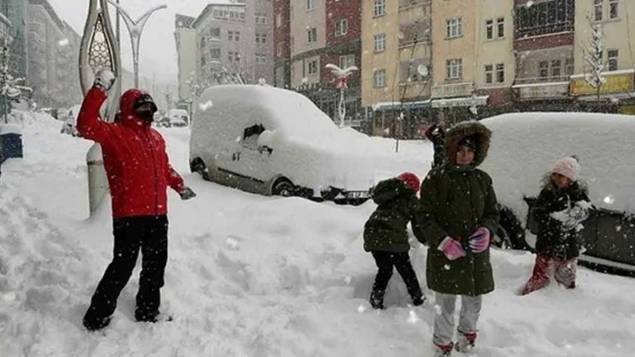 Gümüşhane'de kar nöbeti devam ediyor! Gözler 13 Ocak için valilikten gelecek açıklamada