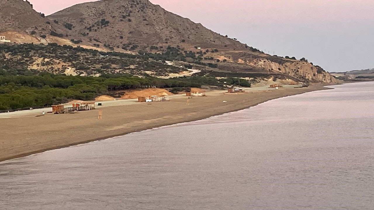 Güneşin en son battığı Gökçeada’da plaj hazırlığı!
