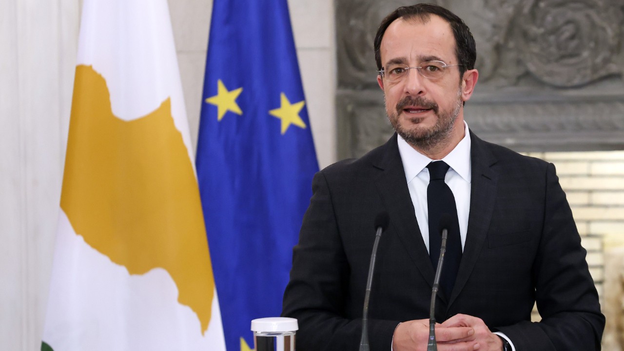 Güney Kıbrıs’ta 1 milyon euroluk seçim skandalı: Hristodulidis’e yasa dışı finansman suçlaması!