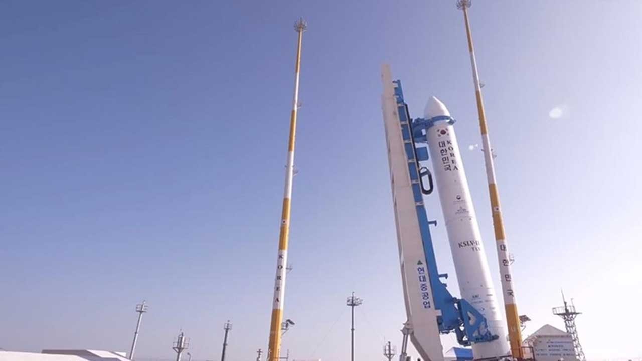 Güney Kore, 13 uyduyu yörüngeye taşıyan yerli "Nuri" roketini 4’üncü kez başarılı bir şekilde fırlattı