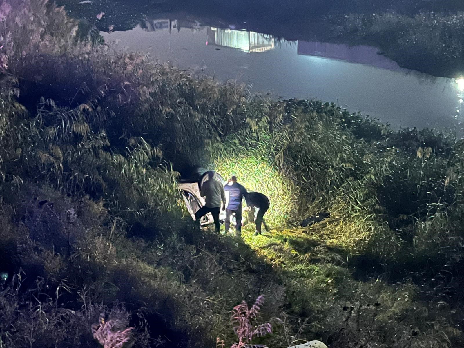 Hatay'da korkunç kaza! Kaçak göçmen taşıyan otomobil Asi Nehri'ne uçtu: 9 yaralı