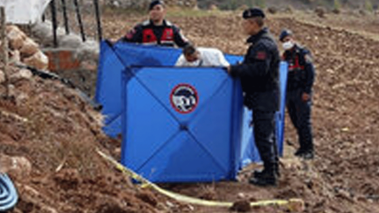 Hayrabolu’da şaşırtan olay! Ev bahçesinde kabir mermerleri bulundu