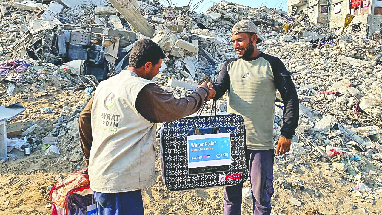Hayrat Yardım’dan Gazze’ye kışlık malzeme desteği