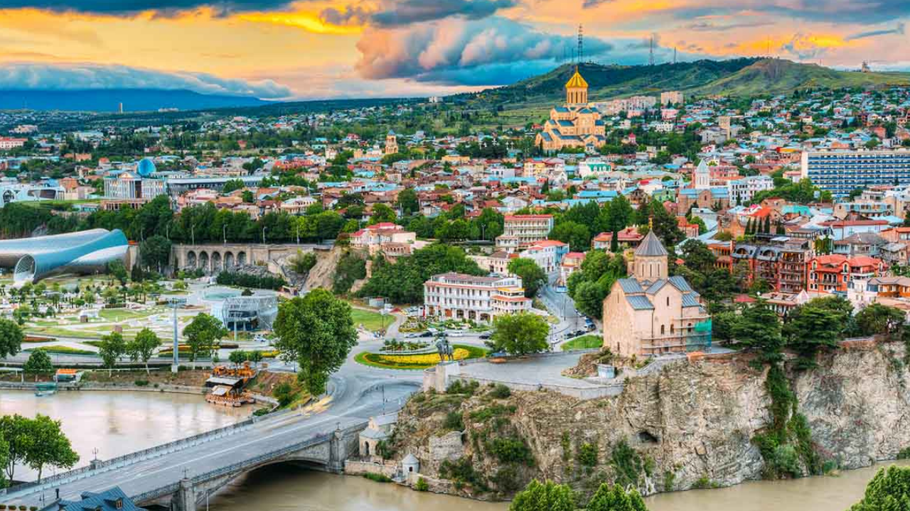 Hem pasaportsuz hem vizesiz seyahat! Valizini alan gidiyor