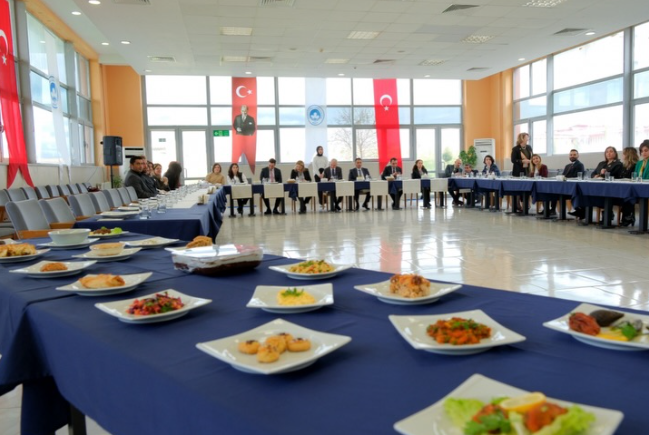 Hem Sağlıklı Hem Yöresel: Üniversiteli Gençlerden Lezzet Sunumu