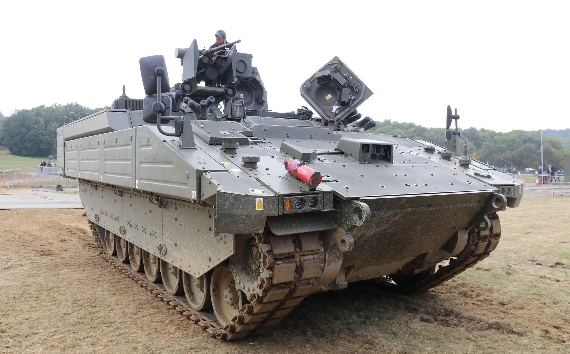 İngiltere ordusunda şok: Yeni zırhlı araçlar Ajax, askerleri hastanelik etti