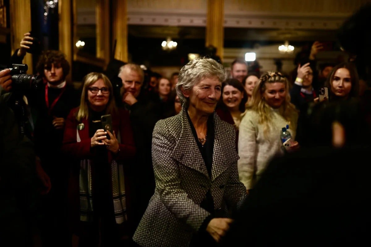 İrlanda'nın yeni Cumhurbaşkanı Catherine Connolly oldu: Üçüncü kadın lider tarihi bir zafer kazandı