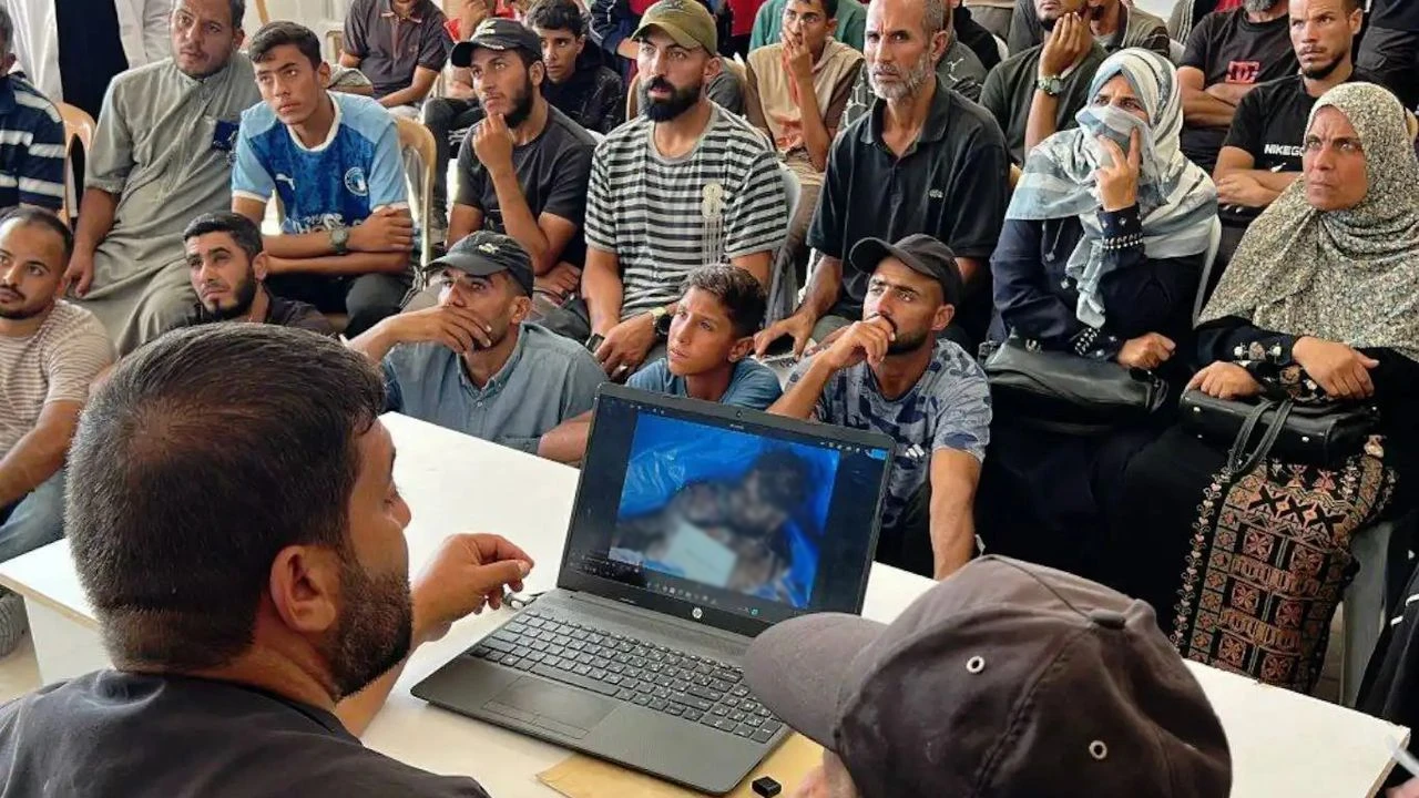 İşkence izleri taşıyan cesetler arasında evlatlarını teşhis etmeye çalıştılar!