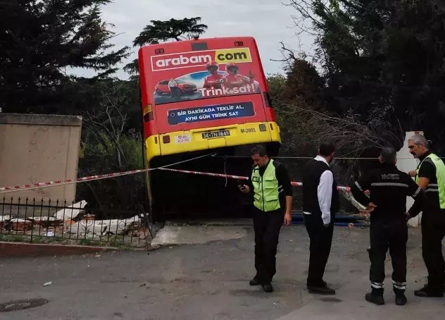 İşte bunlar hep İmamoğlu’nun eseri! İstanbul’da freni boşalan otobüs kaza yaptı, facianın eşiğinden dönüldü
