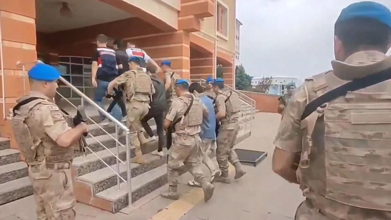 İzmir merkezli 17 ilde DEAŞ operasyonu:26 gözaltı