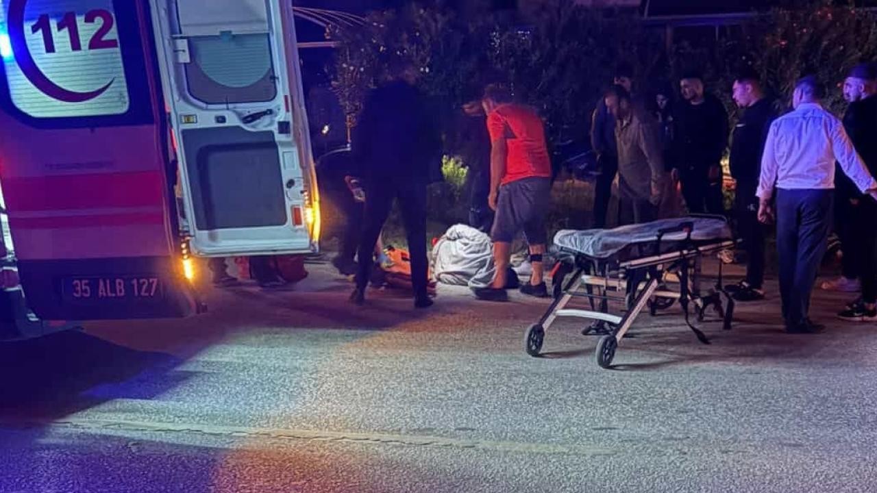 İzmir'de otomobille çarpışan motosiklet sürücüsü yaşamını yitirdi