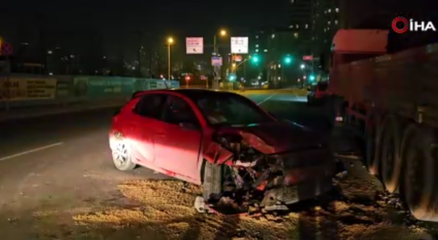Kağıthane'de makas dehşeti: Park halindeki araca çarptı!