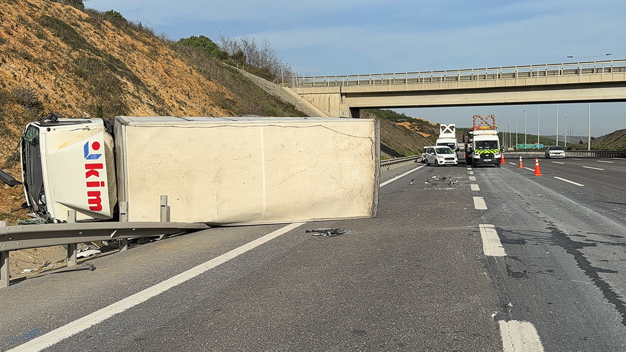 Kuzey Marmara yolunda zincirleme kaza: Aynı şirkete ait iki kamyon birbirine girdi!