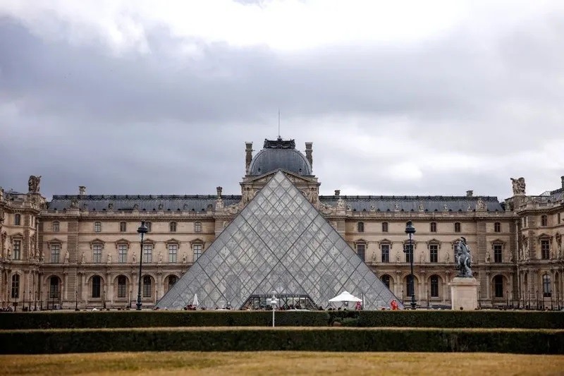 Louvre Müzesi'nde çalınan eserler hala kayıp: Bir gün geri döneceklerine inanıyorum