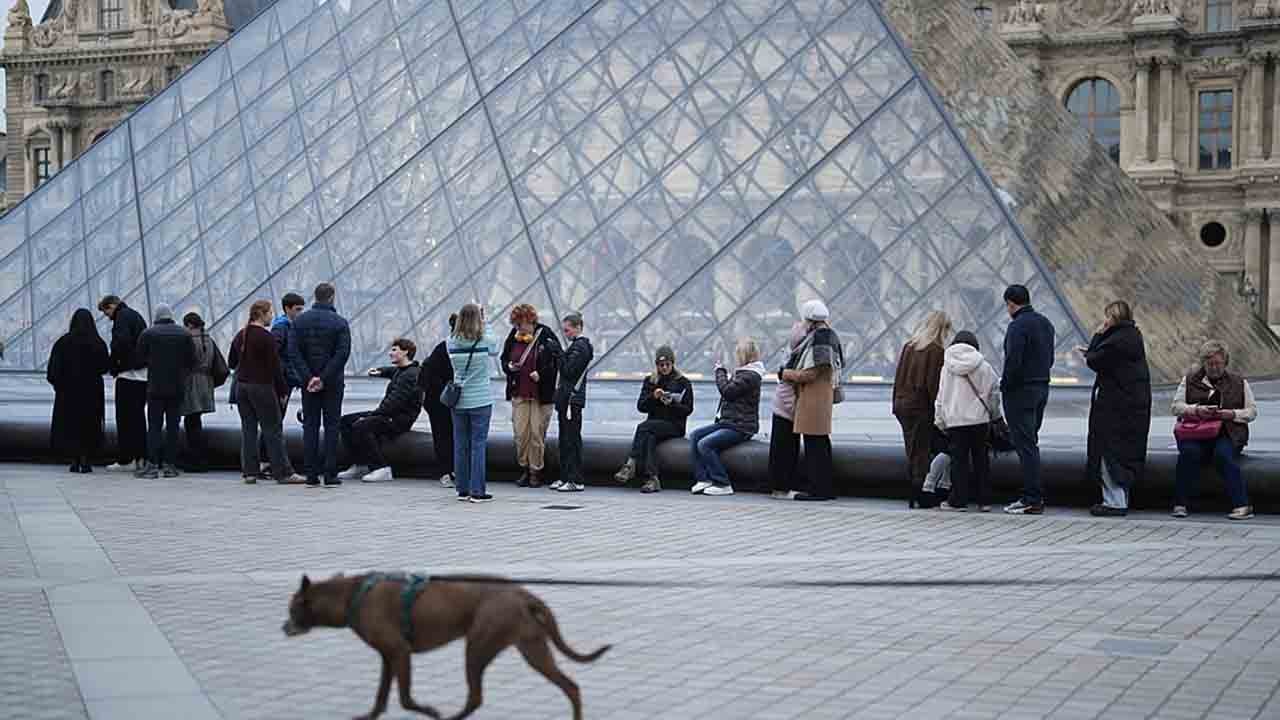 Louvre’dan eleştirilen karar: Yabancı ziyaretçiye zam
