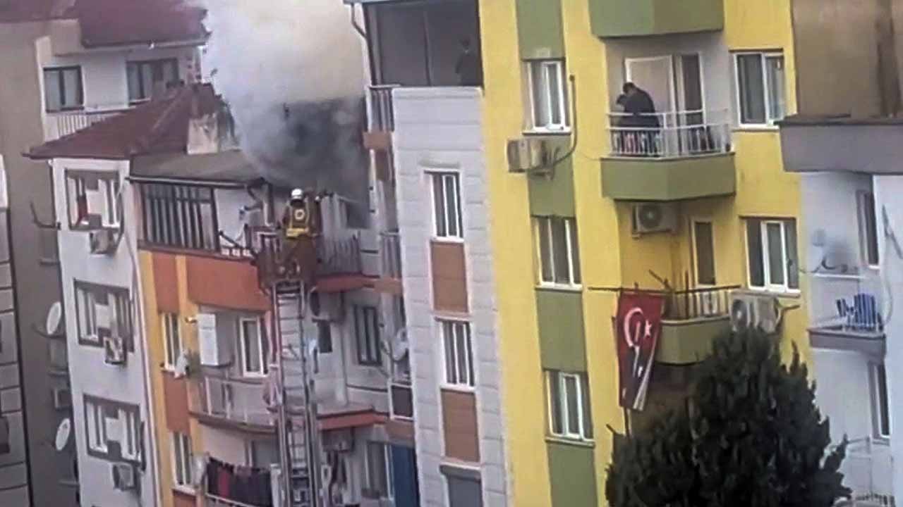 Manisa’da yürek yakan yangın! Ev alevlere teslim oldu!