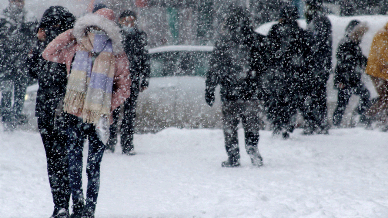 Meteoroloji tarih veri: İstanbul'a kar geliyor!