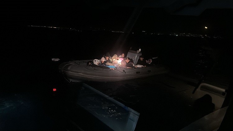 Muğla açıklarında 24 düzensiz göçmen yakalandı