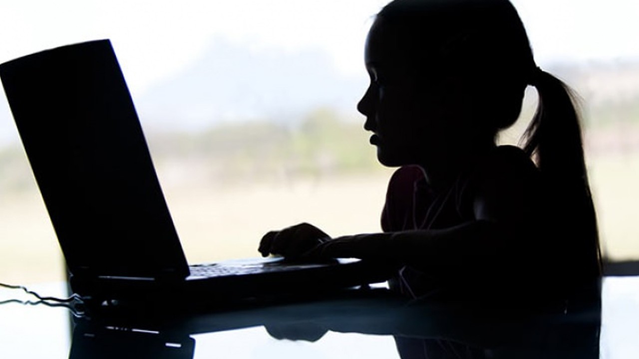 Neler oluyor? 15 yaşın altındaki çocuklar sosyal medya kullanıyor: Tartışma konusu oldu! Uzman tavsiyeleri...