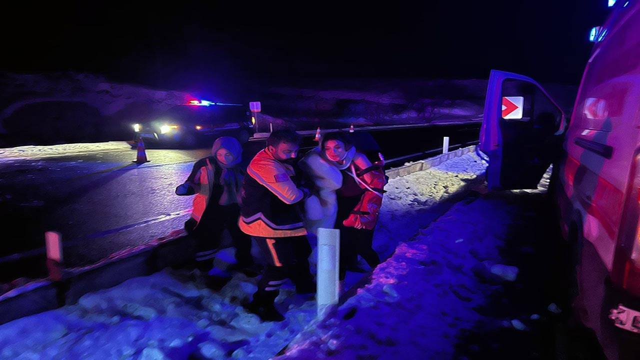 Nevşehir'de otomobil tarlaya uçtu! 4 yaralı