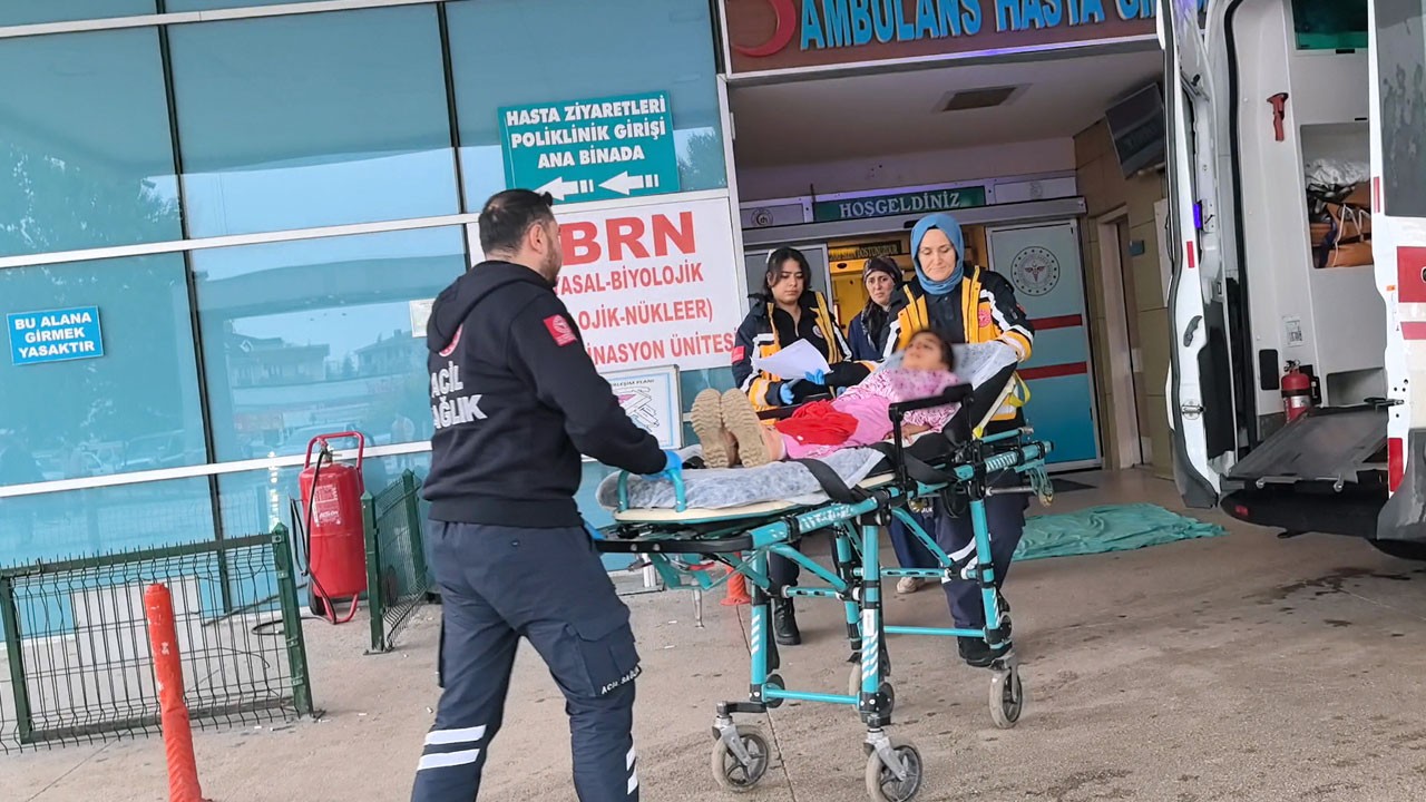 Oyun kabusa döndü! 250 kiloluk demir kapı küçük Asmin’in üzerine devrildi