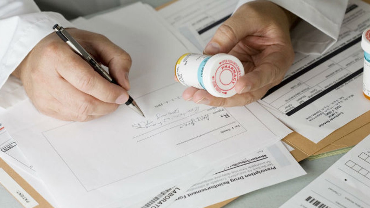 Para karşılığı 7 bin reçete yazdığı iddia ediliyordu... Bakın kendisini nasıl savundu