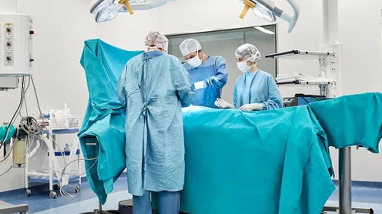 Skandal, ilginç olay: Cerrah yaşı 12 olan kızına hastanın başını deldirdi: Görenler, duyanlar inanamadı..