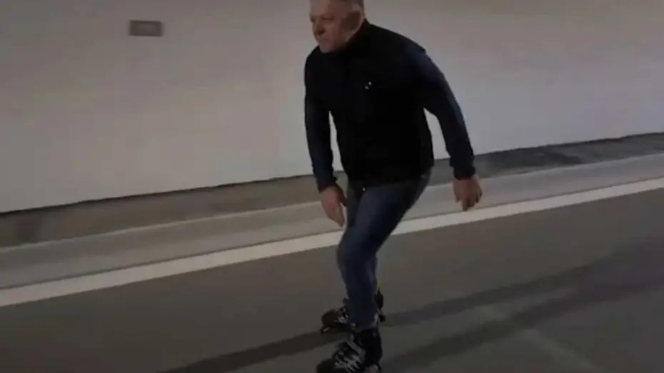 Slovakya Başbakanı Fico ülkenin en uzun tünelinde paten kaydı