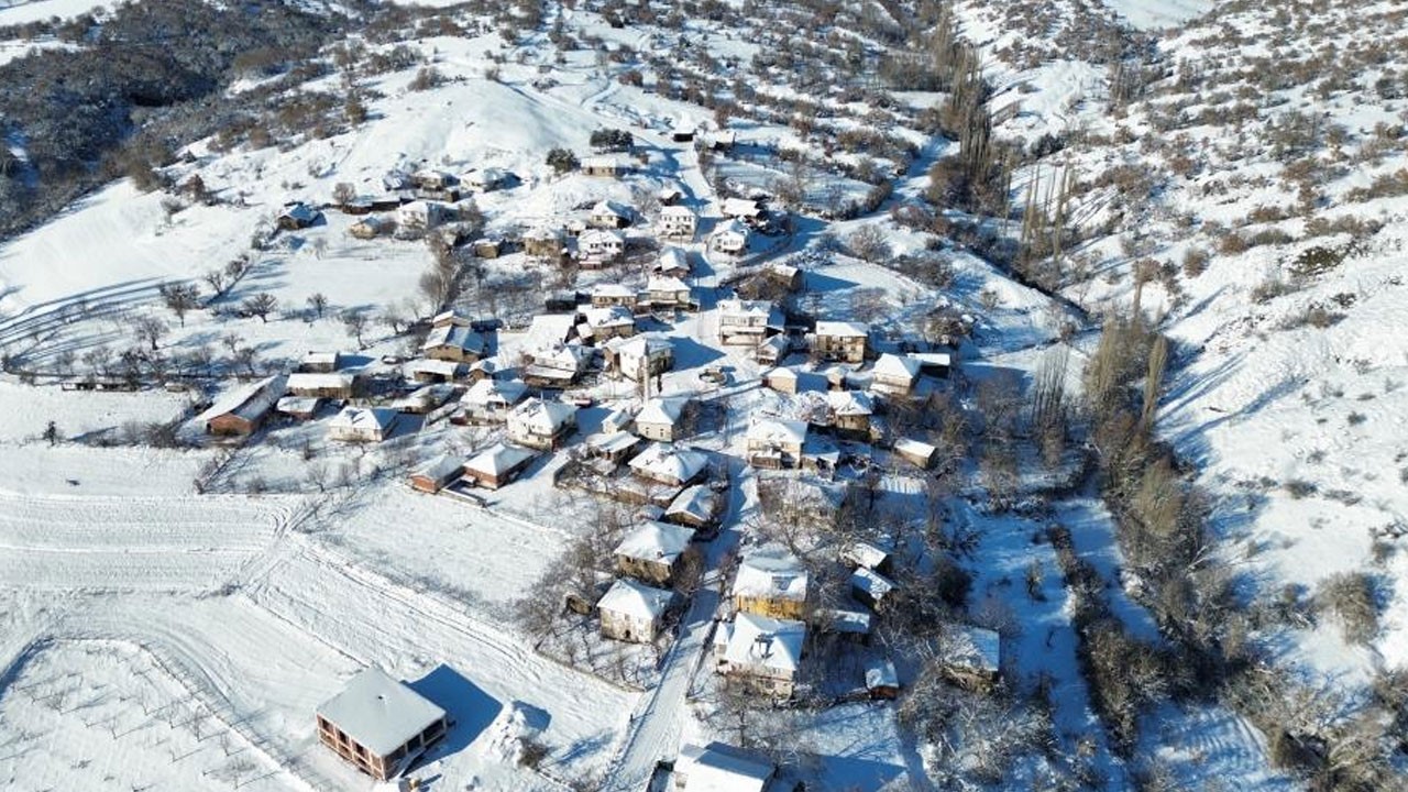 Tarihi ilçede kış güzelliği göz kamaştırdı