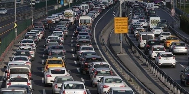 TEM Otoyolu'nda ulaşım durma noktasına geldi! Sapanca-Adapazarı hattında sürücülere kritik uyarı!