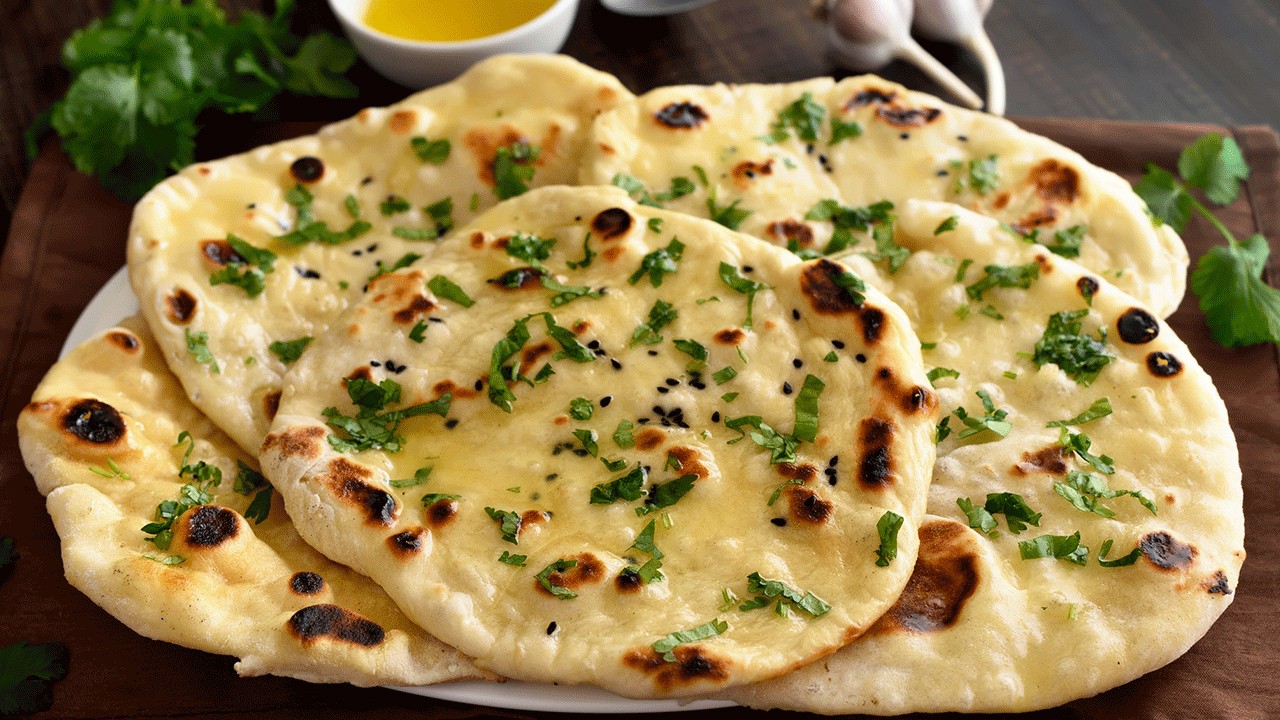 Tereyağı katmak ideal bir yöntem! Sarımsaklı naan ekmeği: En iyi Lezzeti! Lezzet 5 kat artıyor!