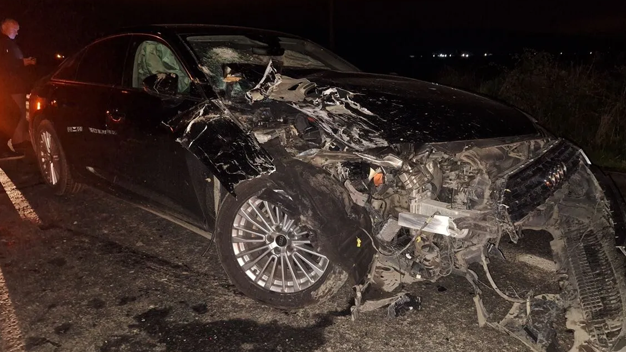 Ticari araç, traktör ve otomobilin karıştığı zincirleme kaza!