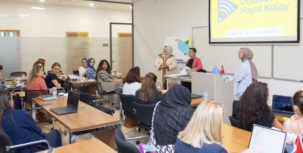 Türk Telekom ‘Dijitalde Hayat Kolay’ projesiyle, girişimci kadınların dijital yolculuğunu destekliyor