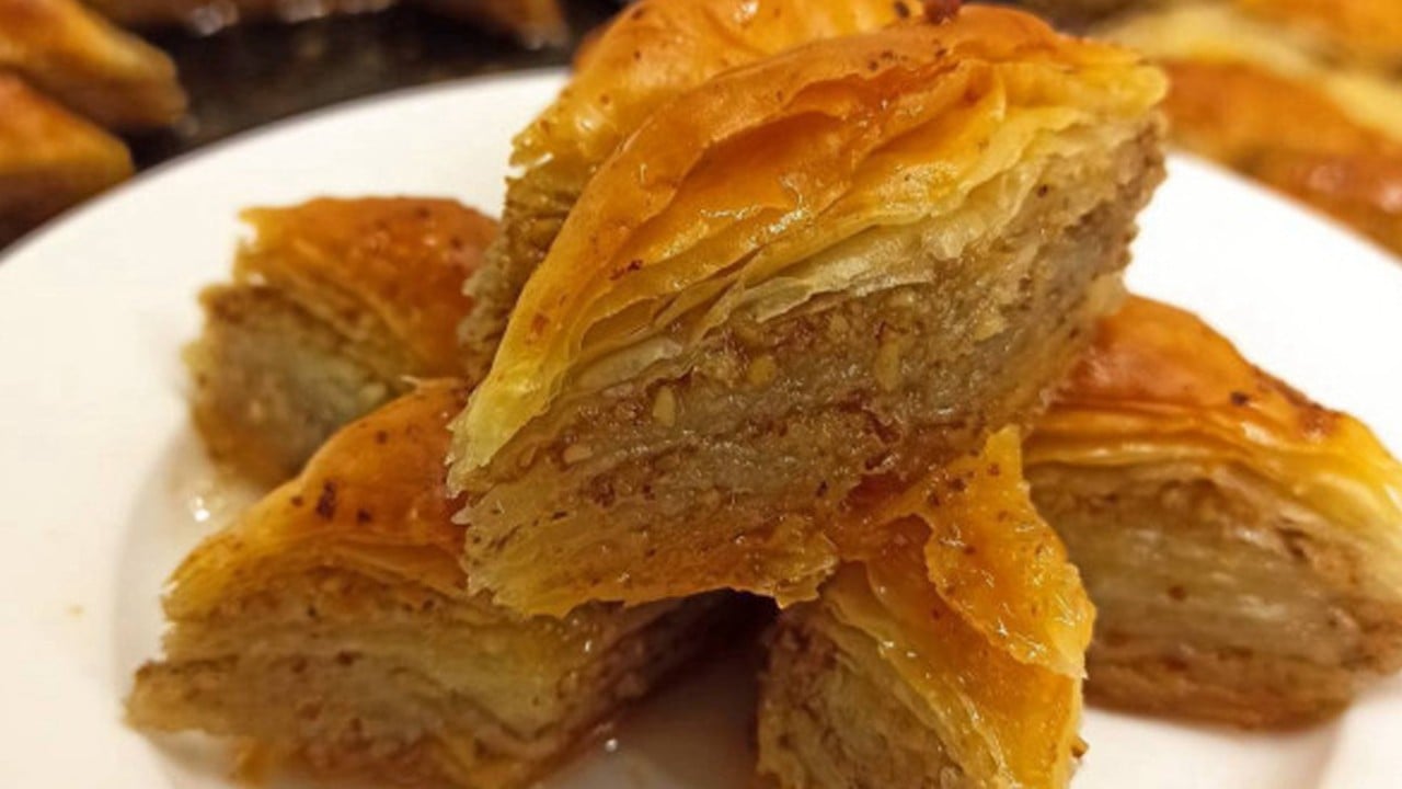 Türk ve dünya mutfağında her yemeğe eşlik eden baklava kaç kalori? Nefes kesici kolay ev baklavası tarifi nasıl yapılır?