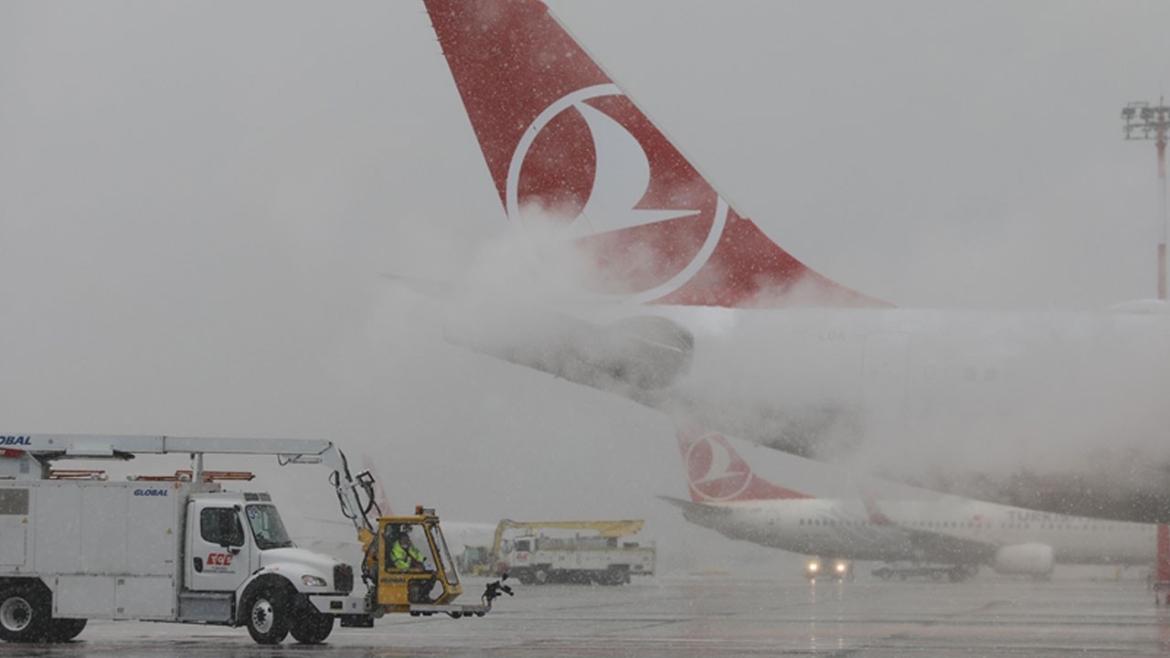 Ulaşıma kar engeli! THY ve AJet'ten peş peşe iptal haberleri geldi