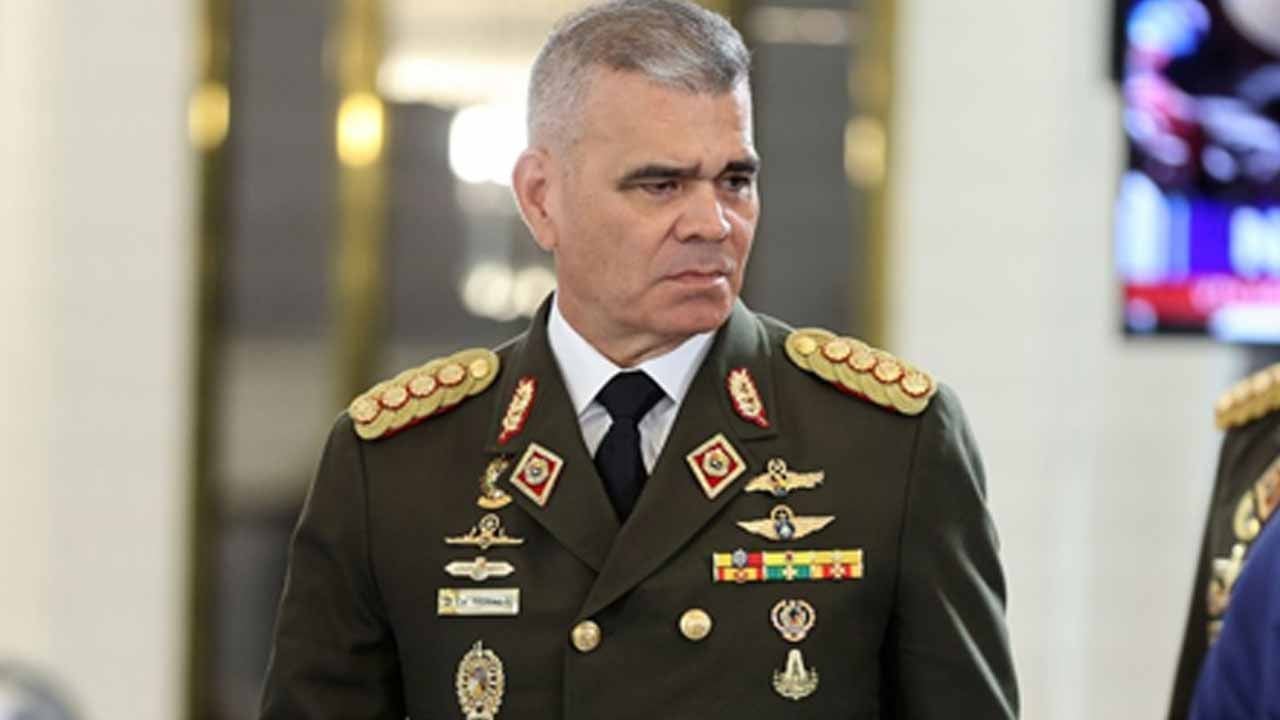 Venezuela’dan sert rest geldi! Savunma Bakanı Lopez meydan okudu!