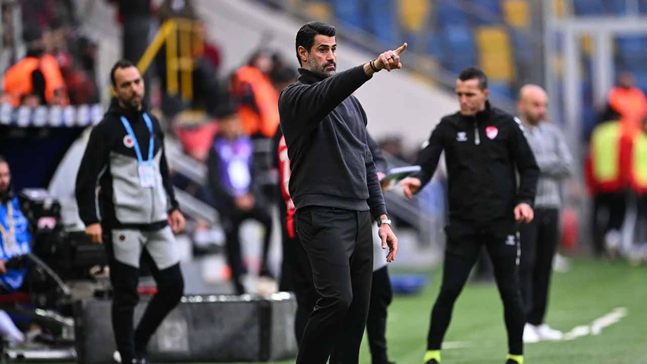 Volkan Demirel istifa etti!