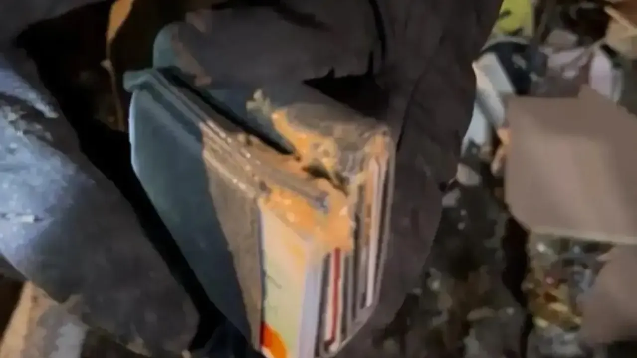 Yanlışlıkla çöpe atılan cüzdan çöp kamyonunda bulundu