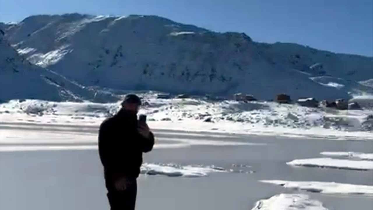 Yaylada nefesler buz kesti! Rize’de ‘Adalı göl’ tamamen dondu!