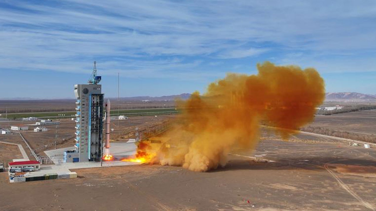 Yeni uzay hamlesi! 3 uydu aynı anda fırlatıldı
