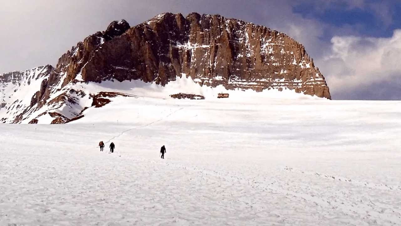 Yunanistan’da kaybolan 4 kişi çığ altında bulundu