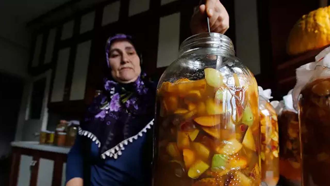 Foto - 1 bardağı ömrü 10 yıl uzatıyor! Her sabah aç karnına içerseniz: Suyun içine ekleyince kolesterolün kökünü kurutuyor