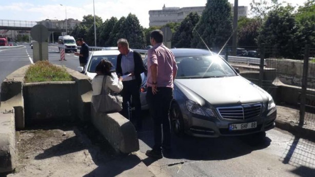 Foto - 1 gişe 2 araç! Tuhaf kaza bakın nasıl oldu