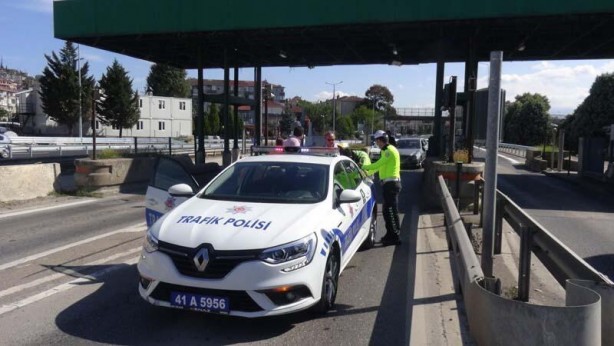 Foto - 1 gişe 2 araç! Tuhaf kaza bakın nasıl oldu